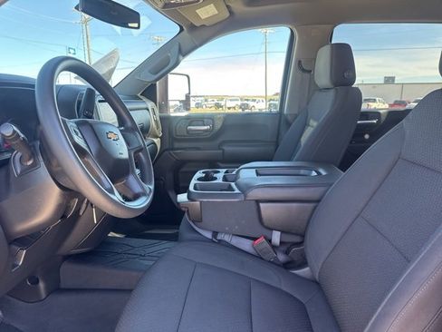 Used 2020 Chevrolet Silverado 2500 Custom w/ Custom Value Package image 2