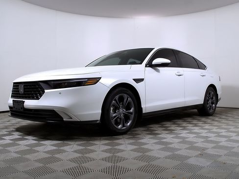 Used 2025 Honda Accord EX-L image 2