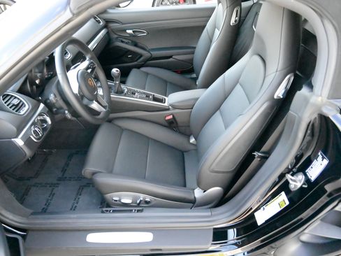 Used 2021 Porsche 718 Boxster S image 17