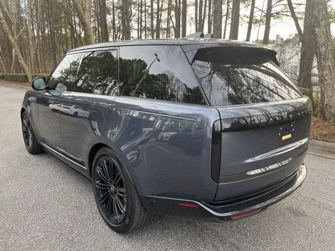 Certified 2025 Land Rover Range Rover SE image 7