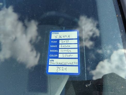 Used 2025 Toyota Corolla Cross LE FWD image 6