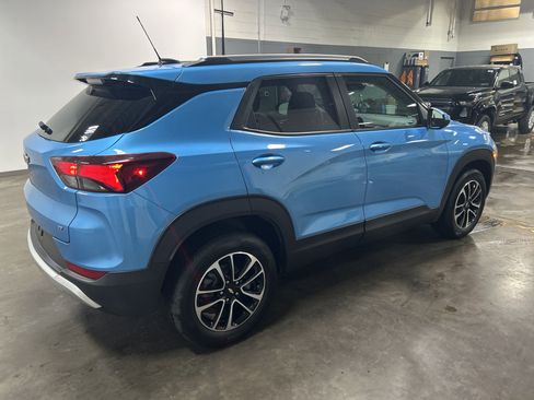 Used 2025 Chevrolet TrailBlazer LT image 3