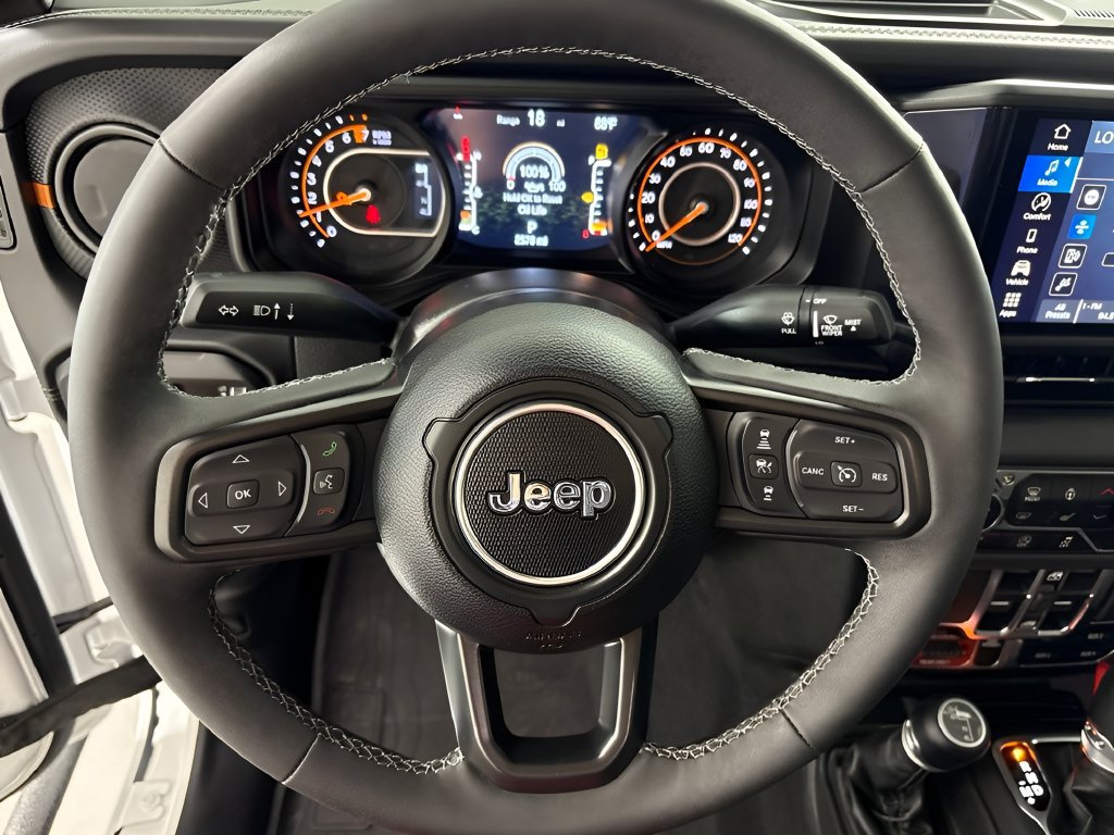 Used 2025 Jeep Gladiator Mojave w/ Safety Group AWD/4WD image 31