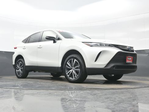 Used 2022 Toyota Venza LE image 26