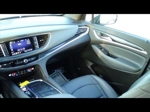 Used 2024 Buick Enclave Premium image 16