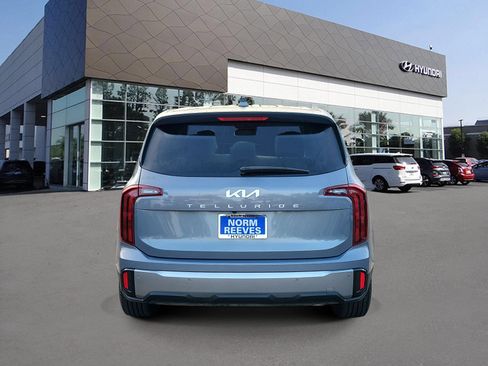 Used 2025 Kia Telluride LX FWD image 4