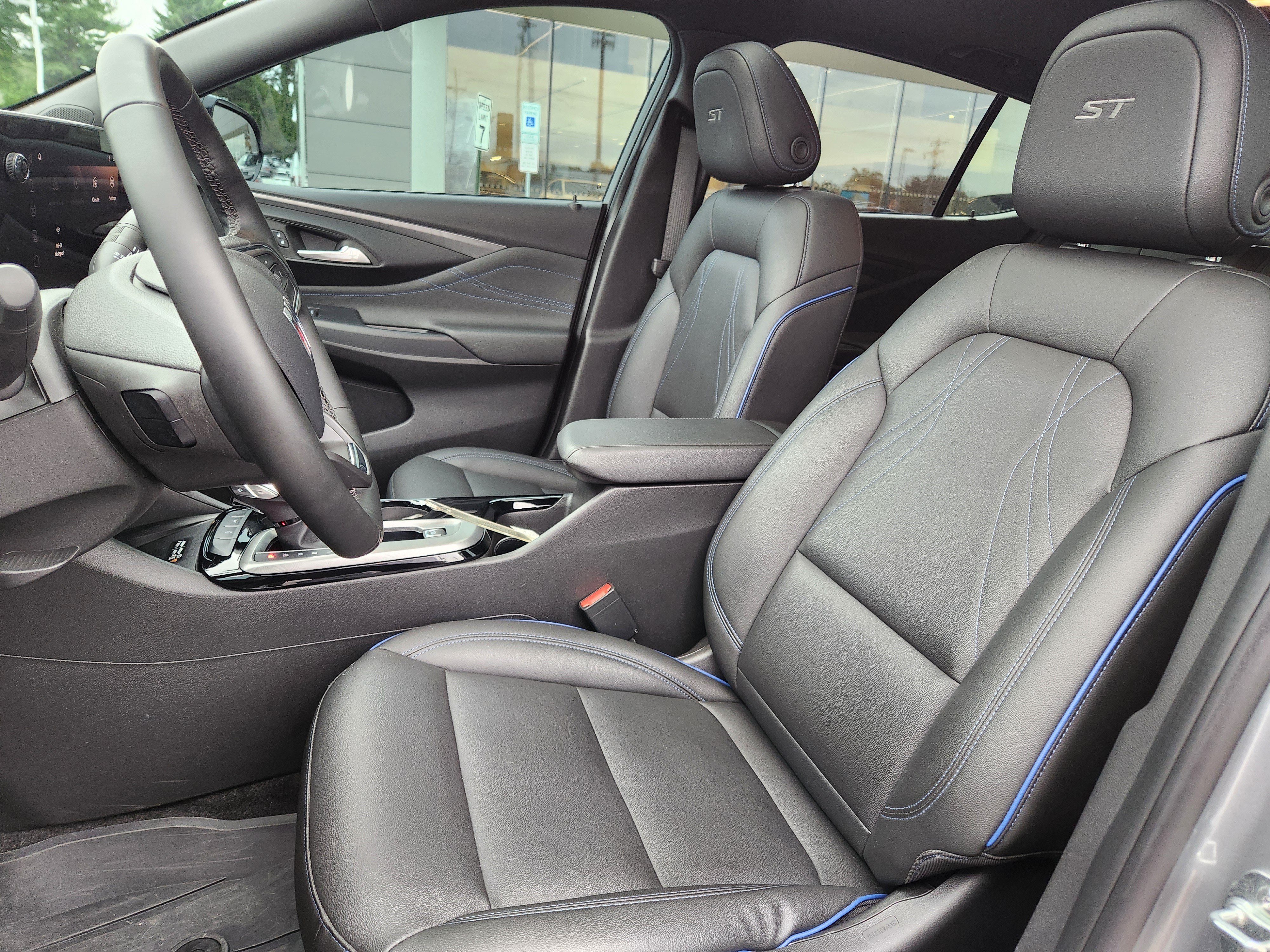 Used 2025 Buick Envista Sport Touring w/ Convenience I Package FWD image 10