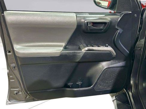 Used 2019 Toyota Tacoma SR5 RWD image 32
