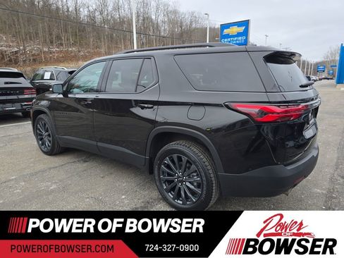 Used 2023 Chevrolet Traverse RS image 3