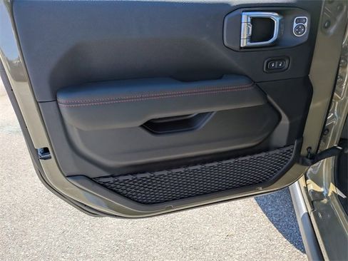 New 2025 Jeep Gladiator Rubicon w/ Safety Group image 11