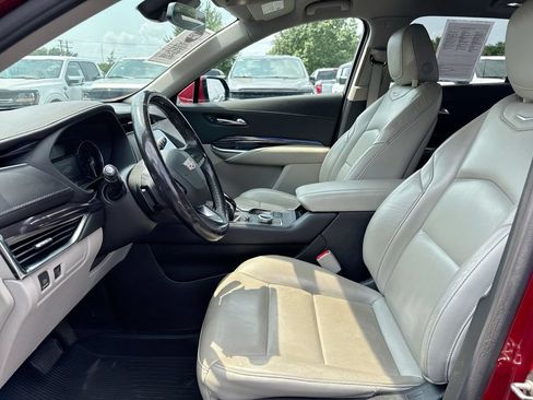 Used 2021 Cadillac XT4 Luxury w/ Cold Weather Package FWD image 19