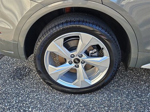 Certified 2025 Audi Q5 2.0T Premium Plus image 9