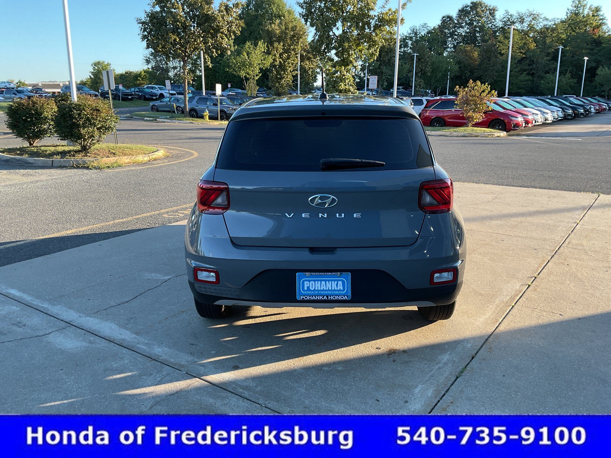 Used 2023 Hyundai Venue SE FWD image 5