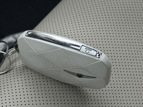 Used 2025 Genesis G70 2.5T image 25