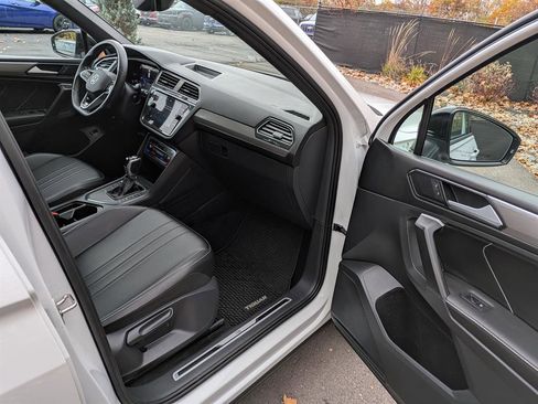 Certified 2024 Volkswagen Tiguan SE R-Line image 11