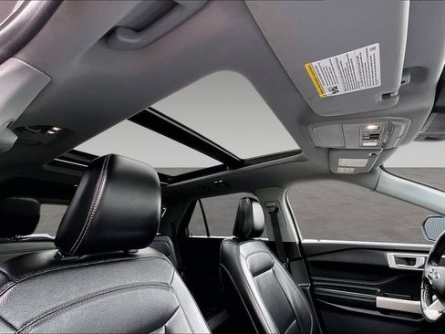 Used 2021 Ford Explorer XLT AWD/4WD image 11