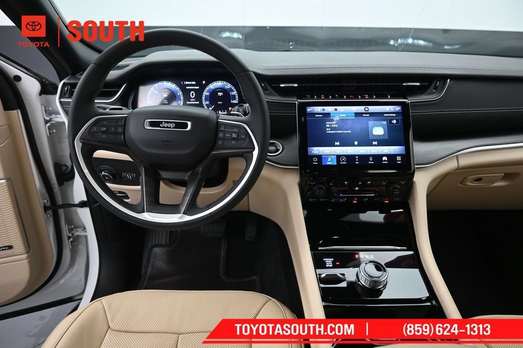 Used 2023 Jeep Grand Cherokee Limited w/ Luxury Tech Group II AWD/4WD image 11