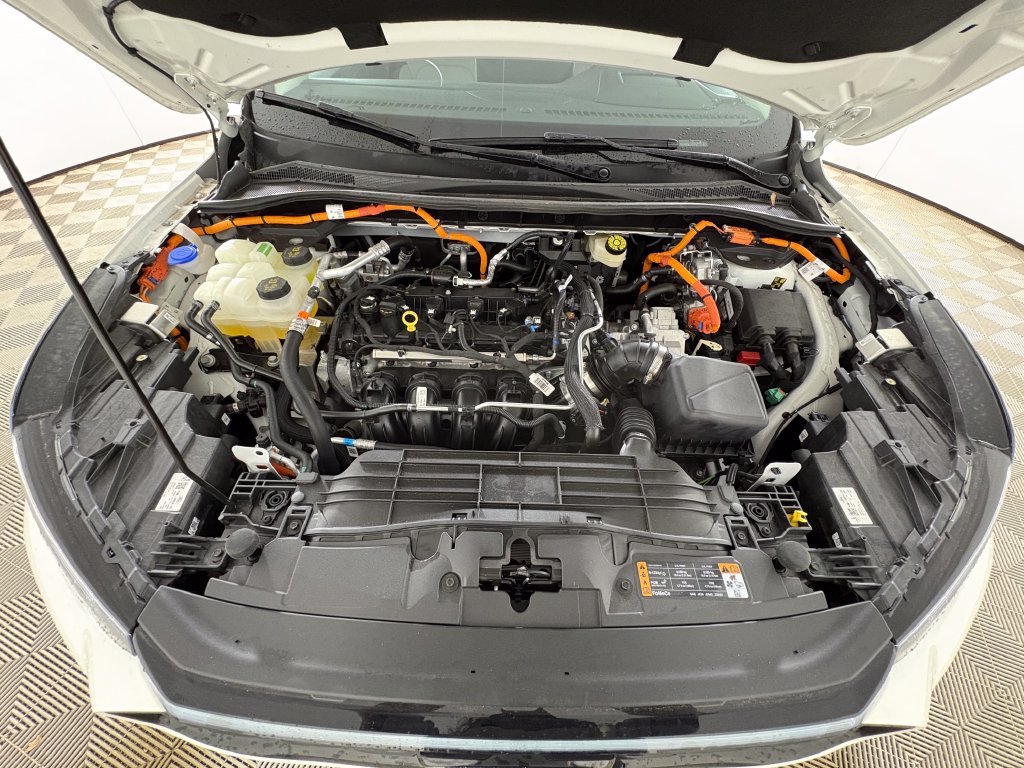 Certified 2025 Ford Escape SE w/ PHEV Premium Package FWD image 33
