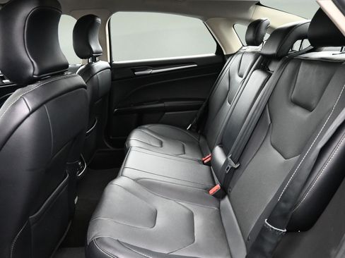 Used 2019 Ford Fusion Energi Titanium FWD image 22