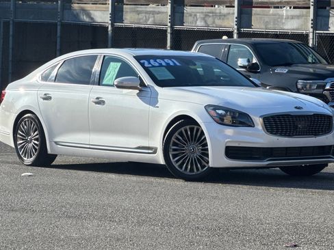 Used 2019 Kia K900 Luxury w/ VIP Package image 2