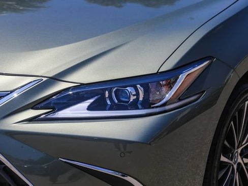 Used 2025 Lexus ES 350 w/ Premium Package FWD image 6