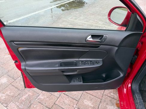 Used 2010 Volkswagen Jetta Wolfsburg Edition FWD image 9