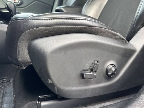 Used 2020 Jeep Cherokee Latitude Plus image 14