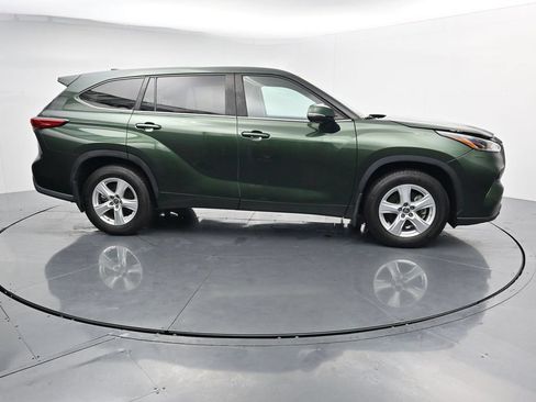Used 2023 Toyota Highlander LE FWD image 9