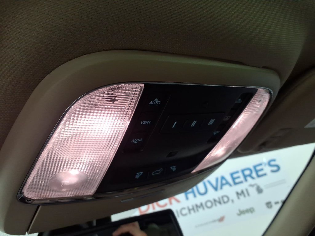 Used 2011 Jeep Grand Cherokee Limited w/ Trailer Tow Group IV AWD/4WD image 25