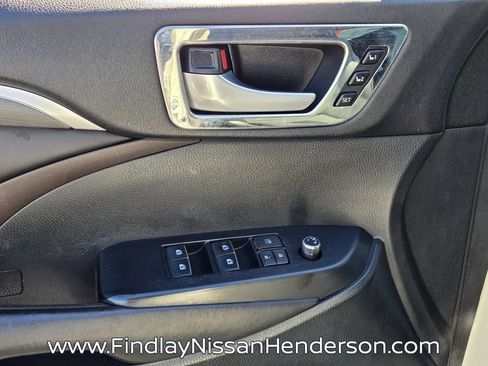 Used 2017 Toyota Highlander Limited w/ Carpet Mat Package AWD/4WD image 22