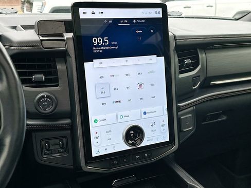 Used 2024 Ford Expedition Platinum image 13