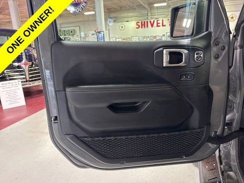 Used 2022 Jeep Wrangler Unlimited Rubicon 4xe w/ Cold Weather Group AWD/4WD image 12