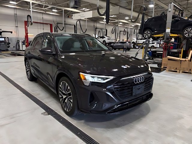 Used 2024 Audi Q8 e-tron Prestige w/ Prestige Package AWD/4WD image 3