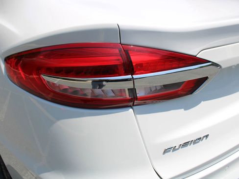 Used 2019 Ford Fusion SE image 22