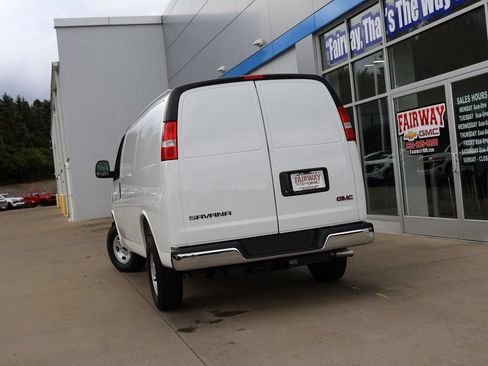 New 2025 GMC Savana 2500 w/ Enhanced Convenience Package RWD image 32
