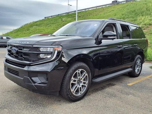 Used 2025 Ford Expedition Active AWD/4WD image 3