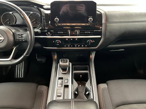 Certified 2025 Nissan Pathfinder SV image 13