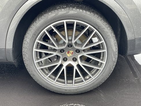 Used 2023 Porsche Cayenne AWD/4WD image 37