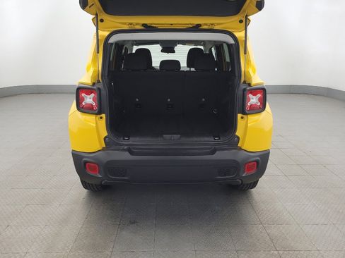 Used 2023 Jeep Renegade Latitude image 29