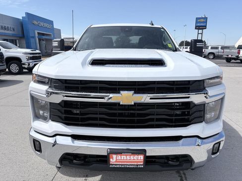 Used 2026 Chevrolet Silverado 2500 LT AWD/4WD image 3