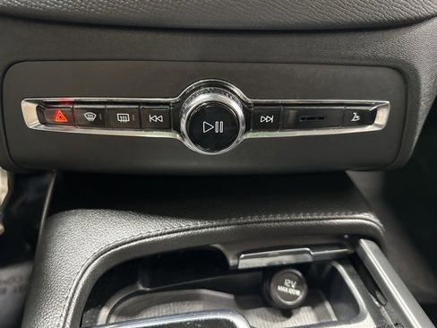 Used 2022 Volvo XC90 T5 Momentum w/ Advanced Package image 30