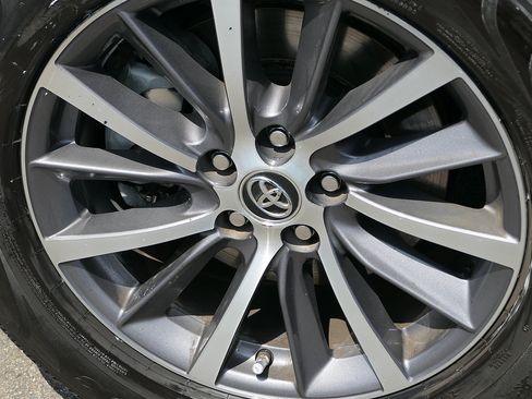 Used 2018 Toyota Highlander XLE FWD image 9