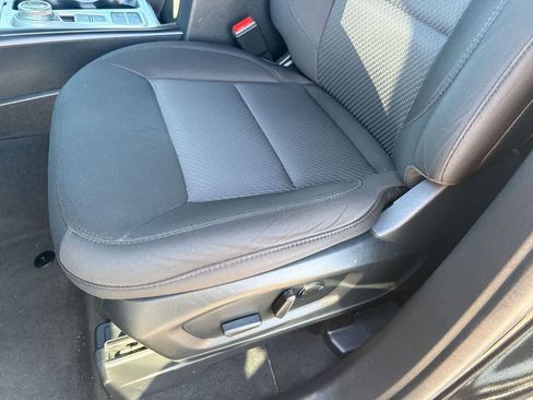 Used 2022 Ford Explorer XLT image 19