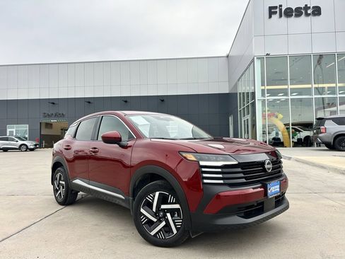 Certified 2025 Nissan Kicks SV image 1