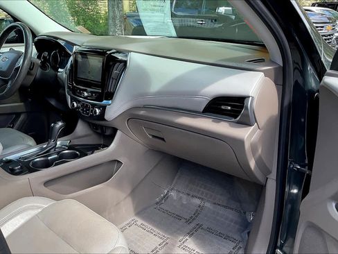 Used 2019 Chevrolet Traverse Premier w/ Driver Confidence II Package FWD image 16