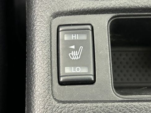 Used 2019 Nissan Rogue SV AWD/4WD image 19