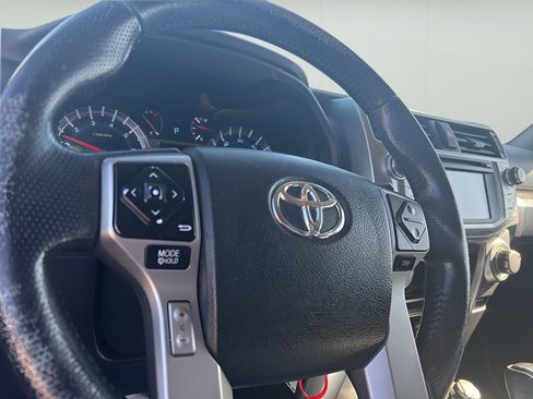 Used 2016 Toyota 4Runner SR5 AWD/4WD image 16
