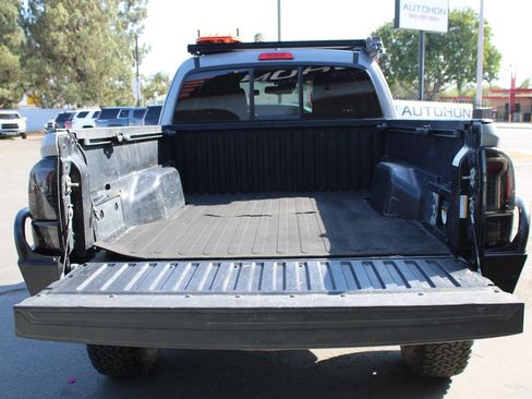 Used 2018 Toyota Tacoma TRD Off-Road w/ Technology Package AWD/4WD image 35