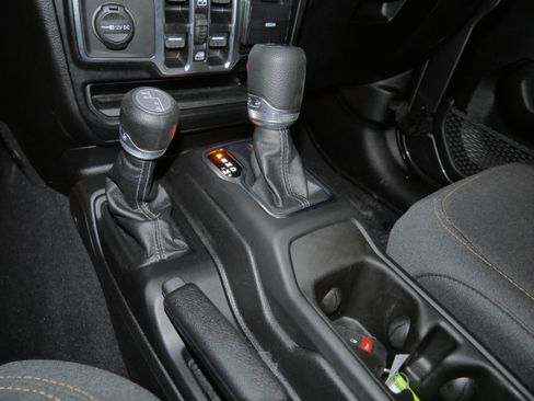 Used 2025 Jeep Gladiator Sport image 26