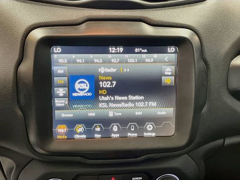 Used 2023 Jeep Renegade Altitude w/ Sun/Sound Group AWD/4WD image 15